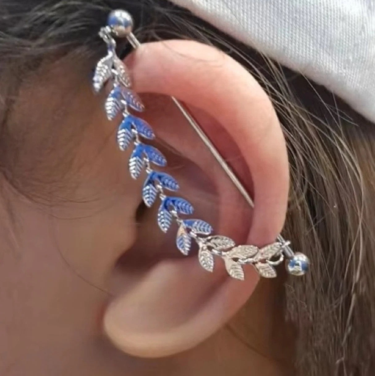 Surgical Steel Leaves Chain 14g Industrial Barbell.